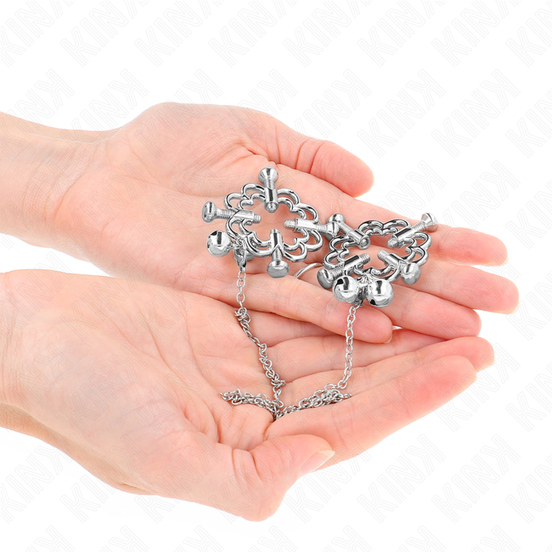 KINK – Metallische Blumen-Nippelklammern mit Kette